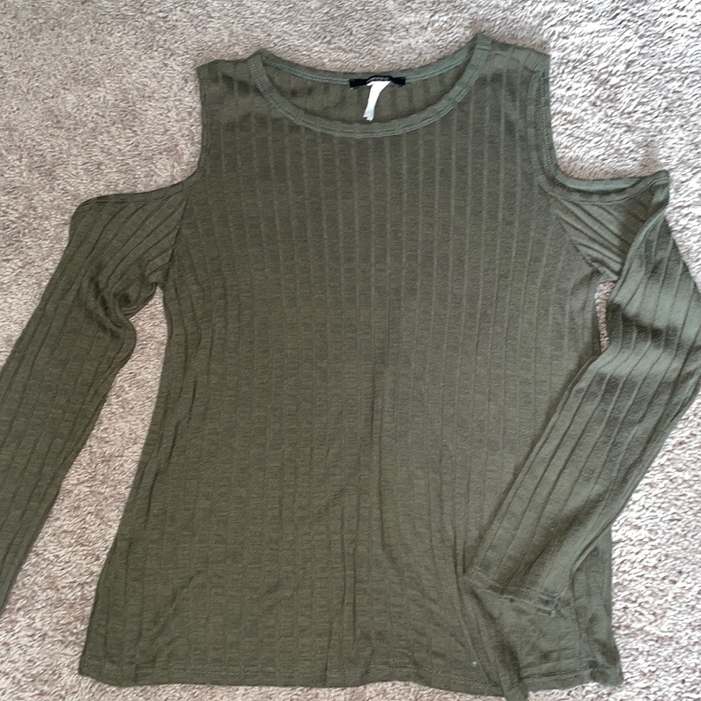 Open shoulder long sleeve
